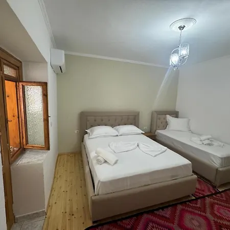 Peaceful Garden House ゲストハウス Përmet