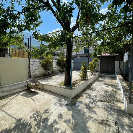 ゲストハウス Peaceful Garden House Përmet