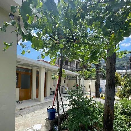 Private Garden House -central * Përmet