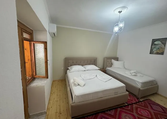Private Garden House -central Guest house Permet