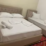 Private Garden House -central *