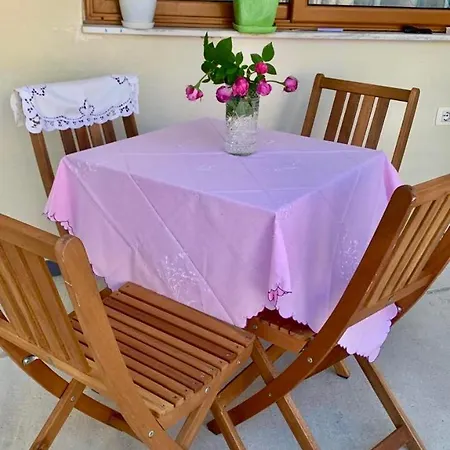 Private Garden House -central Përmet