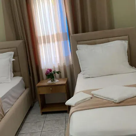 Private Garden House -central Përmet