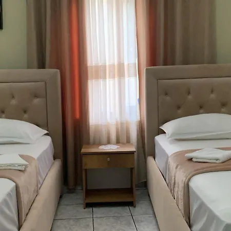 Private Garden House -central 3* Përmet