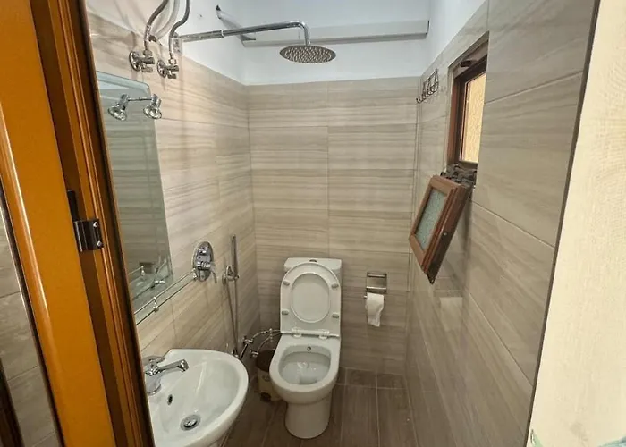 Private Garden House -central